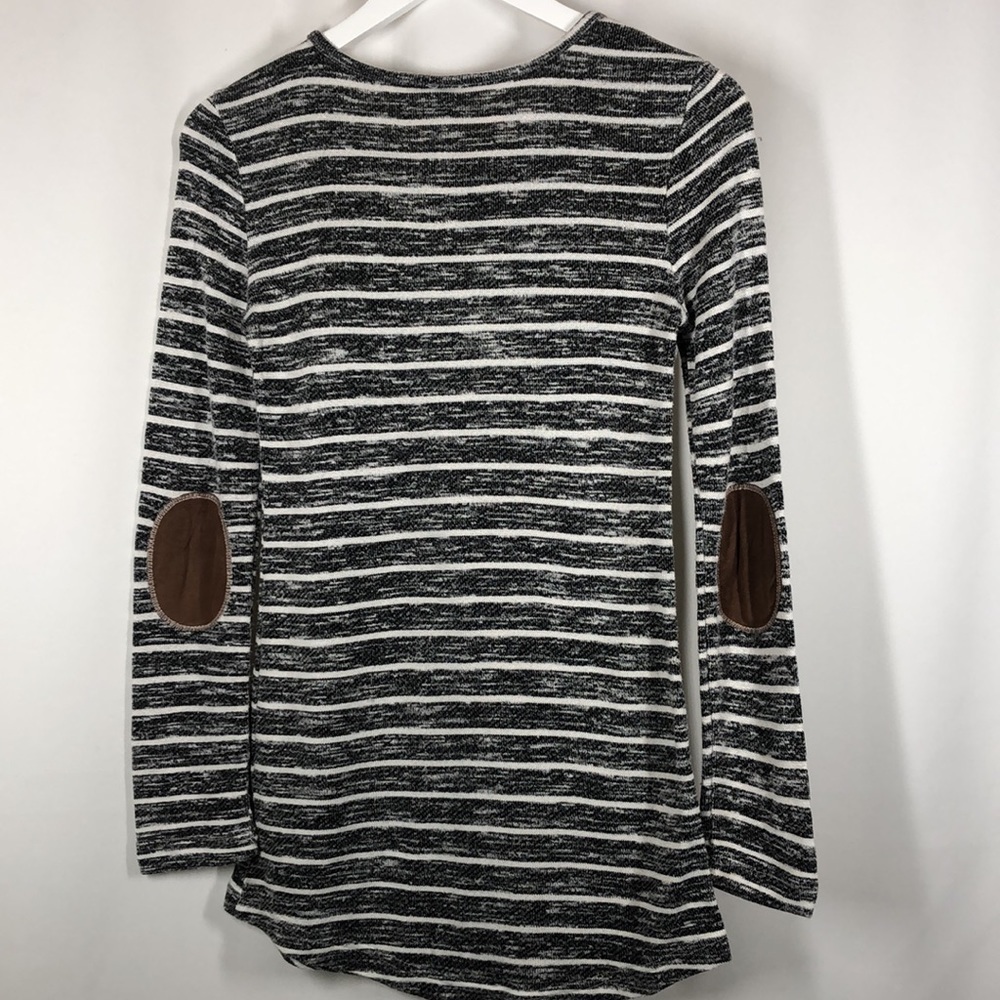 Cover Stitched light and soft sweater size M